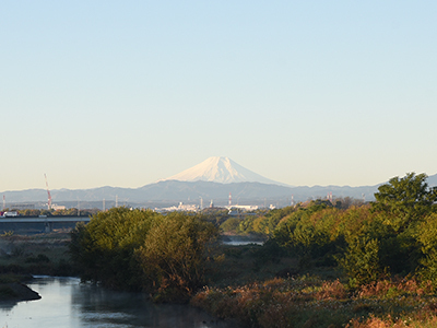 写真：初雁橋から望む富士山