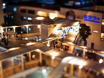 写真：上から見た夜の川越駅東口