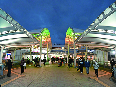 写真：川越駅西口デッキライトアップ