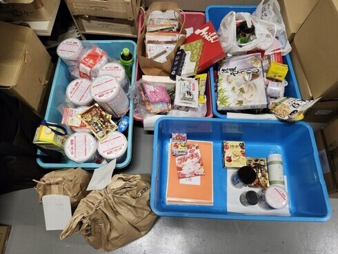 提供された食品やお菓子などの写真