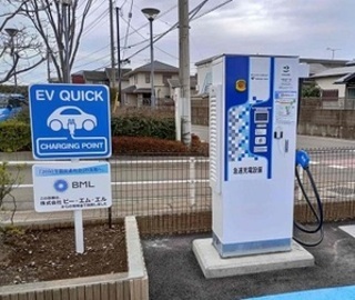 写真:高階市民センターに設置された急速充電器