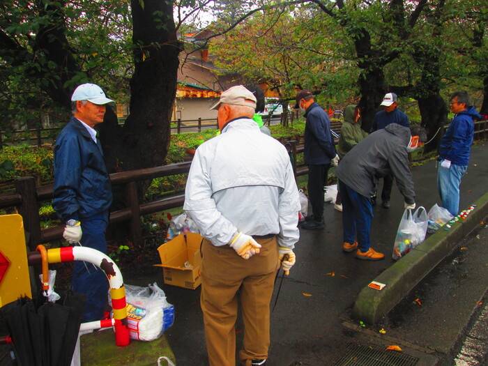 写真：ごみゼロ運動の様子1
