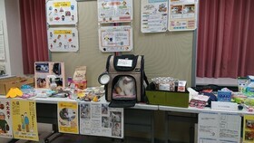 写真：災害時持ち出し品の展示