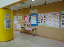 写真：動物愛護週間ポスター展示の様子1