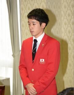 写真:コメントする松永選手