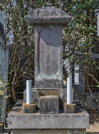 写真:高山繁文墓 外観