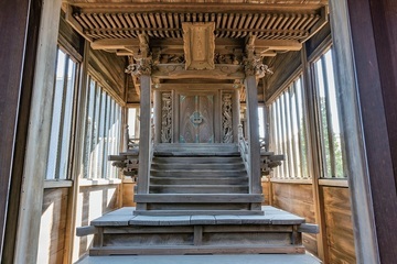 写真：砂久保稲荷神社本殿　外観