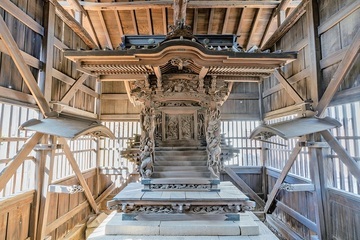 写真：的場八幡神社本殿　外観