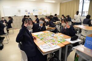 写真：授業の様子（山村学園）
