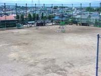写真：5階特別教室棟校庭側非常階段から校庭