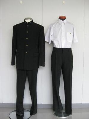 写真：市立川越高等学校男子制服