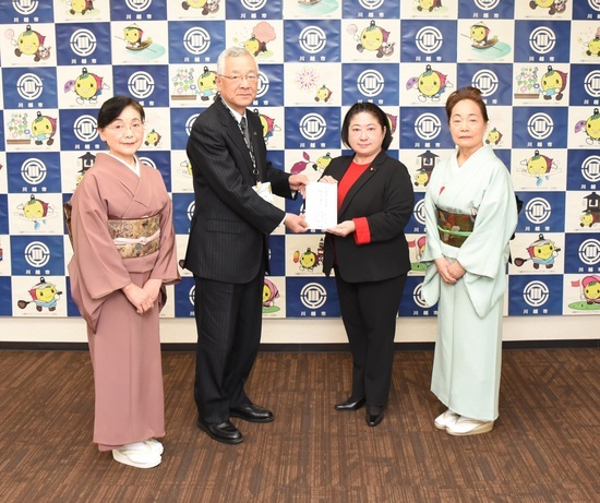 写真:受領式の様子2