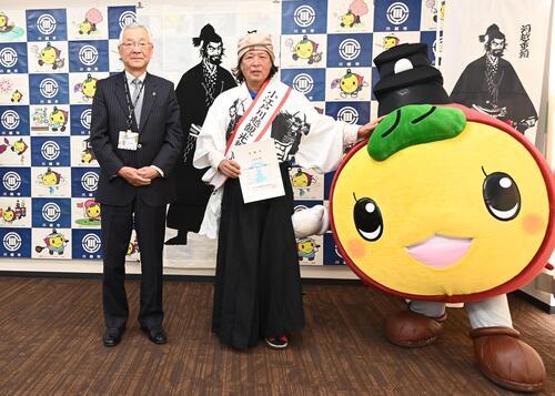写真:百鬼丸さんと記念撮影
