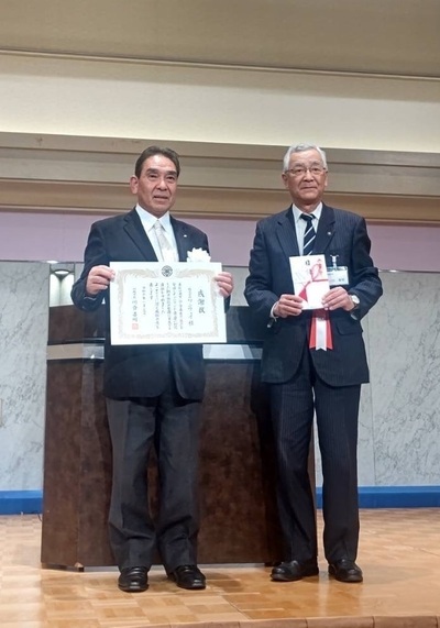 写真：贈呈の様子