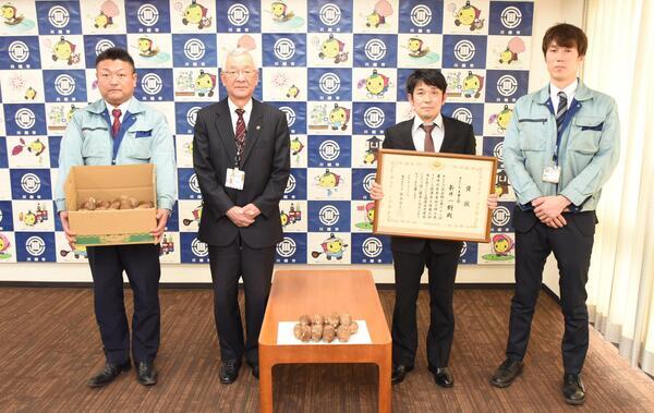 写真：農林水産大臣賞受賞の報告の様子