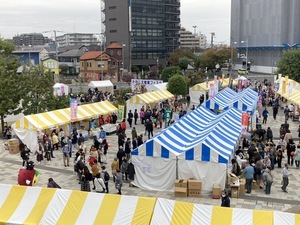 写真：交流広場の様子