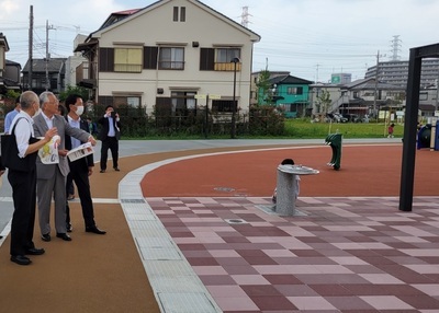 写真：視察の様子
