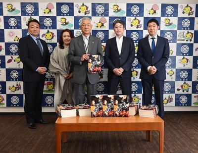 写真：川越百彩寄贈式の様子