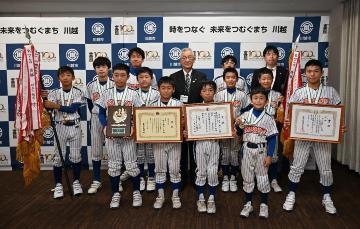 写真：「埼玉川越ボーイズ」の表敬訪問の様子
