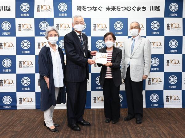 写真：川越長野県人会様から寄附金受領の様子