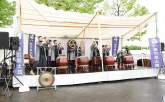 写真：新河岸太鼓の演奏