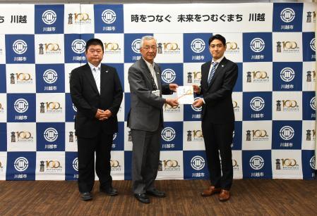 写真：川越葵ライオンズクラブ様から寄附金受領の様子
