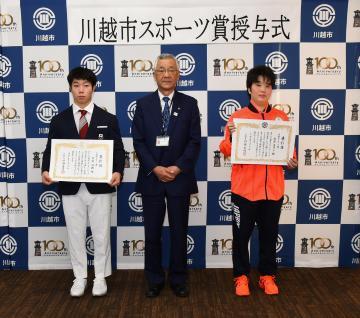 写真：迎賓室にて宮本選手、土屋選手と川合市長
