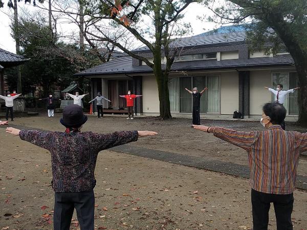 写真：ラジオ体操の風景