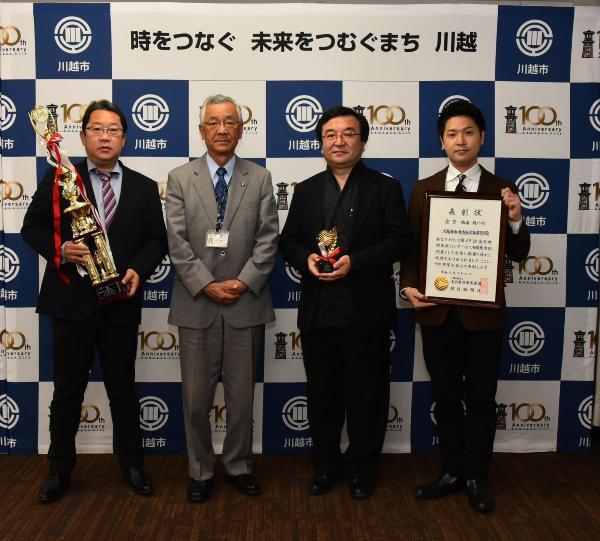 写真：川越奏和奏友会の皆様から受賞報告の様子