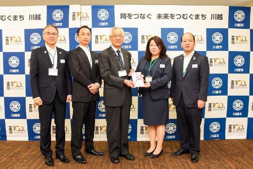 写真：寄附金の受領