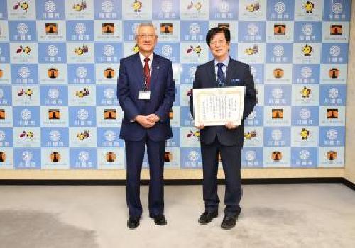 写真：感謝状贈呈の様子