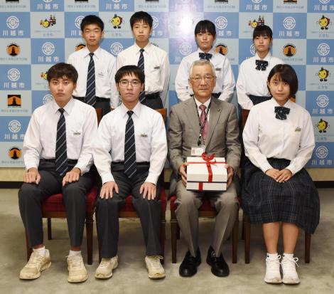 写真：手作りマスク寄贈式の様子2