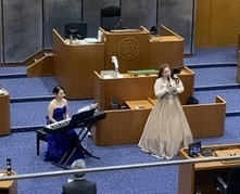 写真：曲紹介の様子