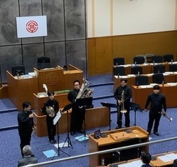 写真：曲紹介の様子