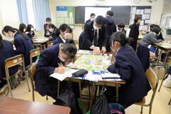 写真：市内高校での出張授業 lifecyclegame