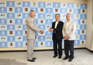 写真：市長に対する答申(平成29年7月31日)