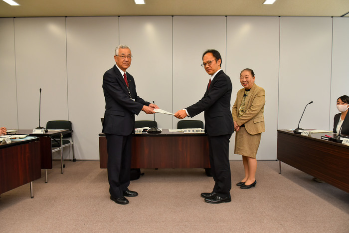 令和5年度川越市環境審議会の諮問の写真