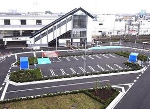 写真：霞ケ関駅舎と北口駅前広場