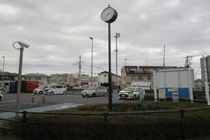 写真：霞ケ関駅北口駐車場と時計