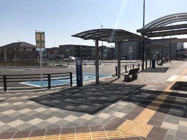 写真：新河岸駅東口駅前広場5