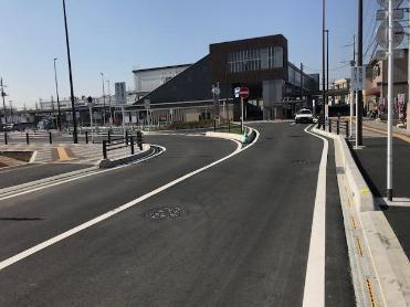 写真：新河岸駅東口駅前広場3