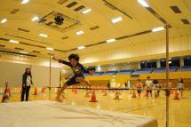 写真：運動能力向上プロジェクト（走り高跳び）の様子