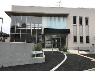霞ケ関西公民館の正面写真