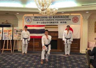 写真：歓迎会での演舞披露