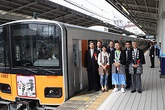 写真：川越まつりヘッドマーク列車