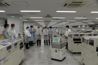 研究所内ロボット運搬