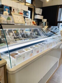 店内ショーケースの写真