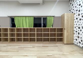 写真:児童用ロッカー及び掃除用具入れ修繕
