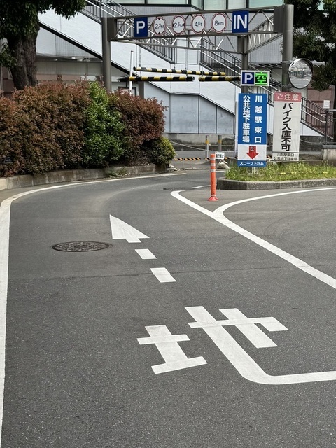 写真:地下駐車場への道3