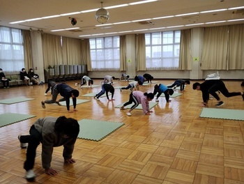 写真:令和6年に開催した教室での講師と参加者の様子